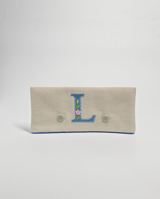 Personalisierte Nadelgarage - Monogramm - Eisblau - handgenäht in Bayern von Nadelmikado