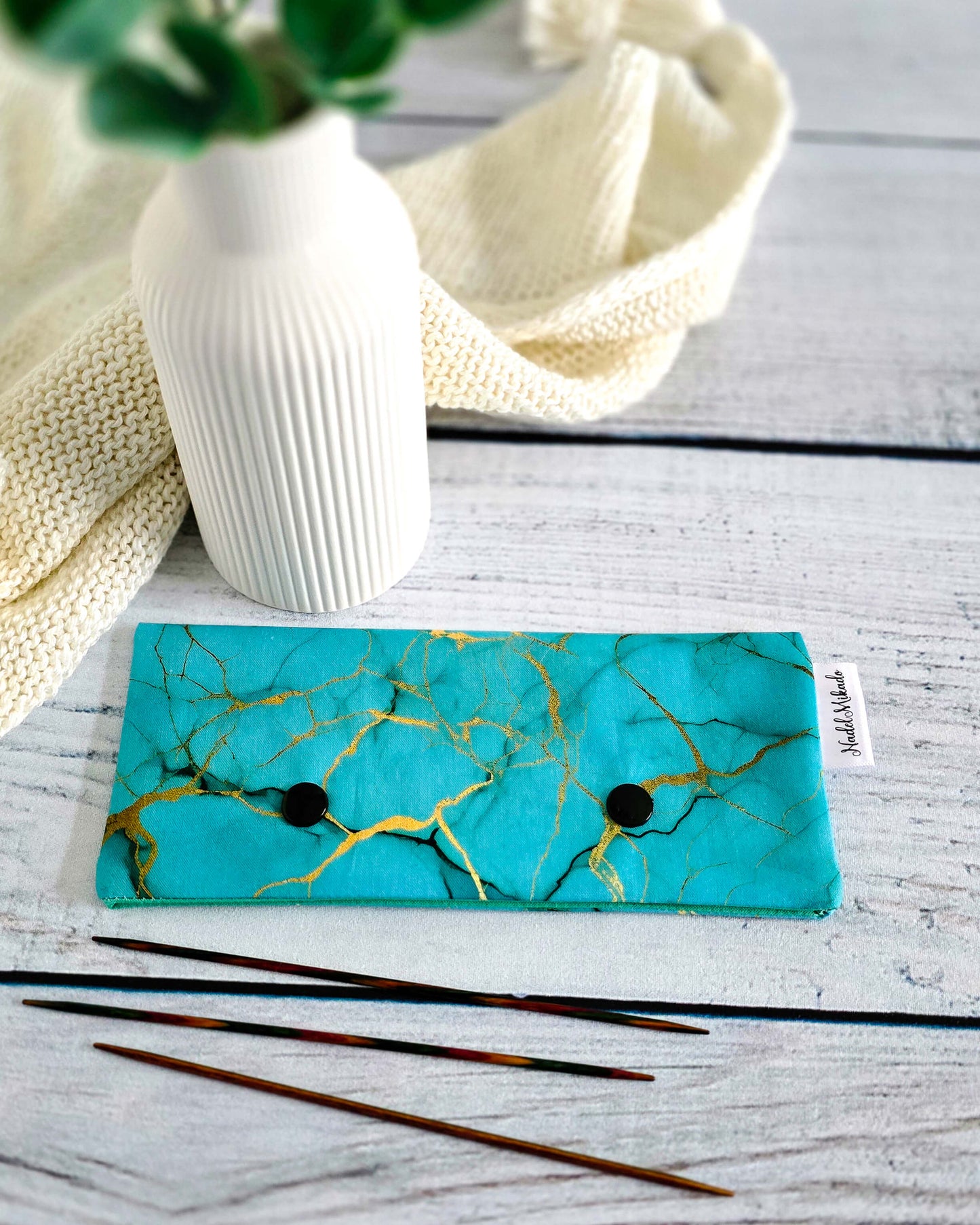 Handgenähte Nadelgarage für 15 cm Nadelspiele im Marmor-Design, Nadelmikado, Bayern