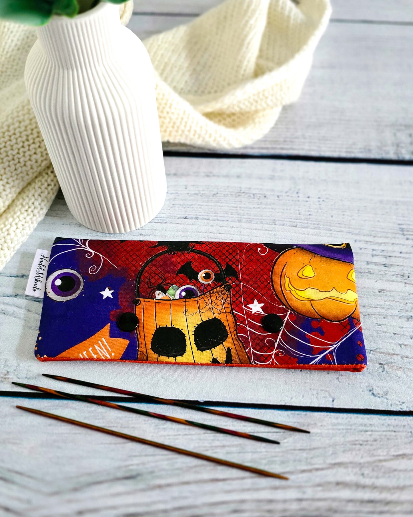 Nadelgarage Pumpkin Night, Stricknadel-Aufbewahrung mit Halloweenmotiv, Bayern, Nadelmikado, Handmade