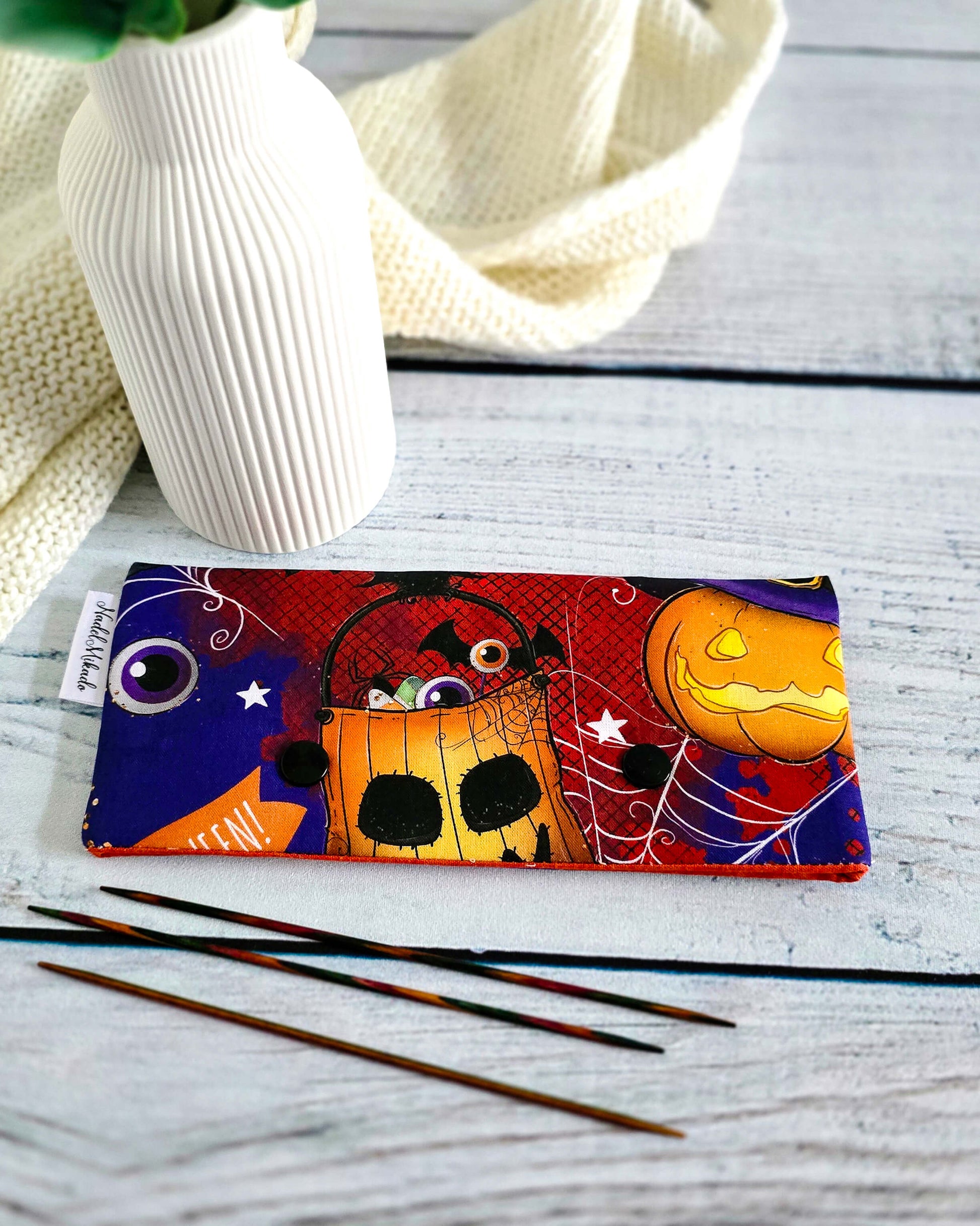Nadelgarage Pumpkin Night, Stricknadel-Aufbewahrung mit Halloweenmotiv, Bayern, Nadelmikado, Handmade