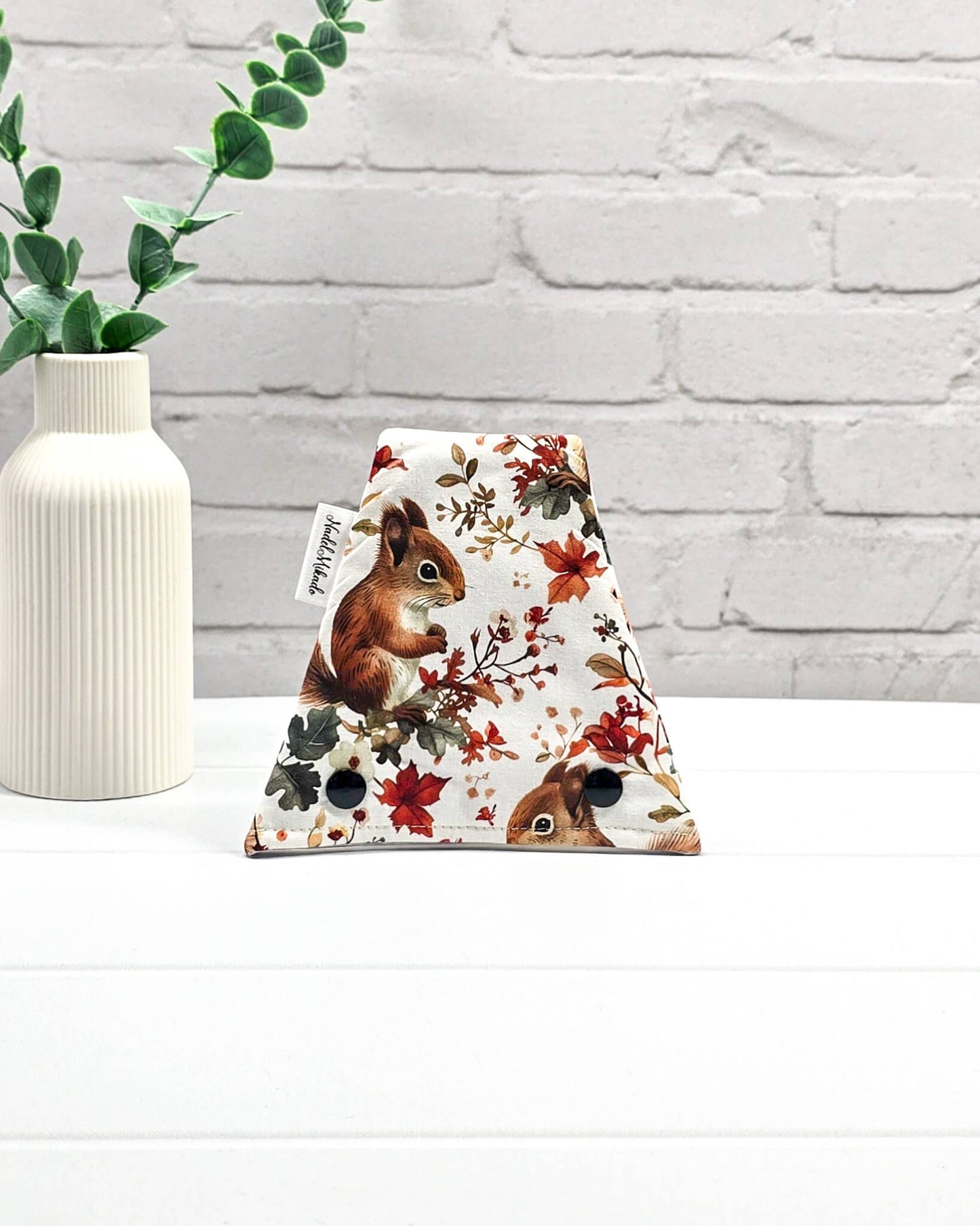 Nadelgarage Trio Autumn Squirrels – Eichhörnchenmotiv, handmade in Bayern von Nadelmikado