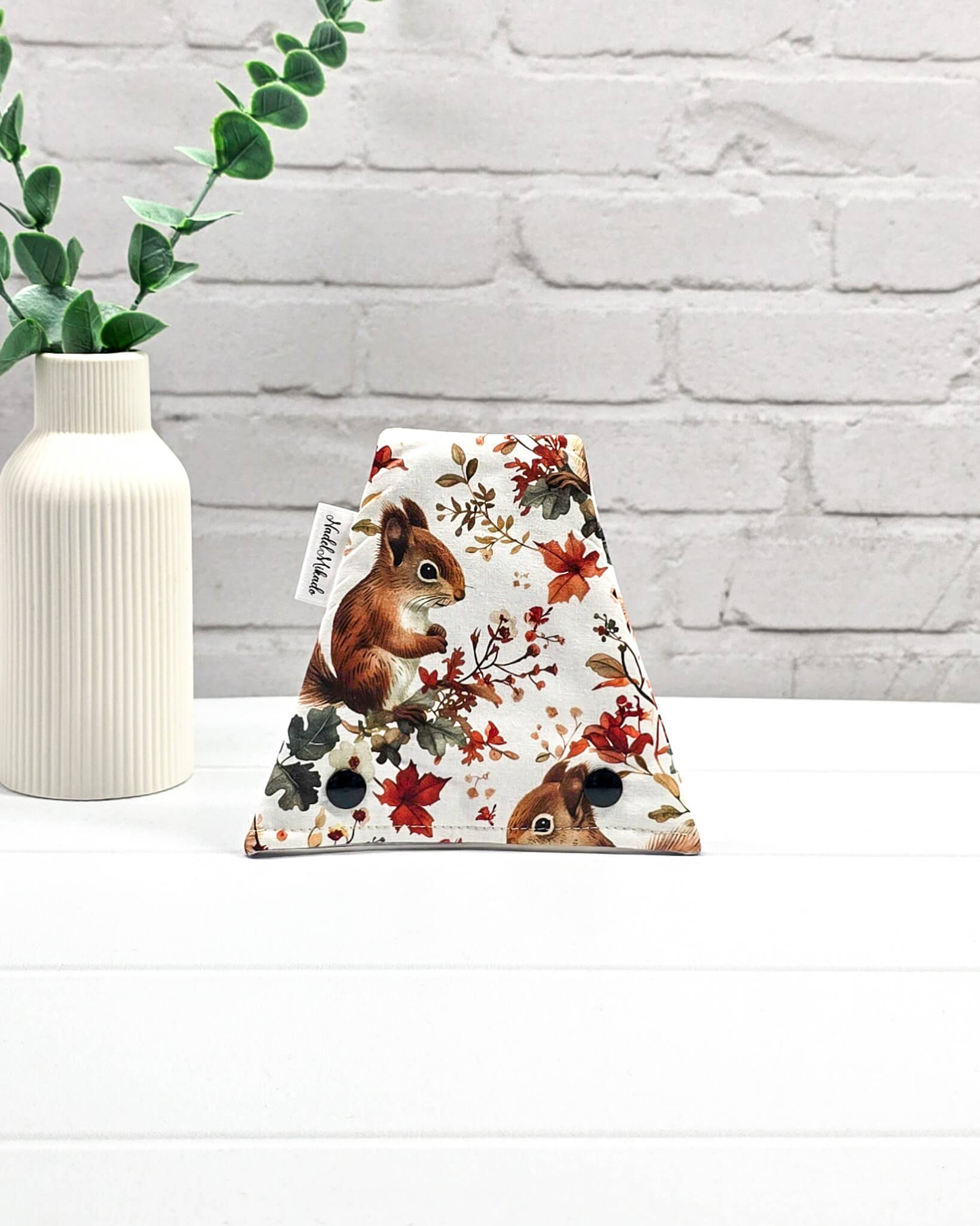 Nadelgarage Trio Autumn Squirrels – Eichhörnchenmotiv, handmade in Bayern von Nadelmikado