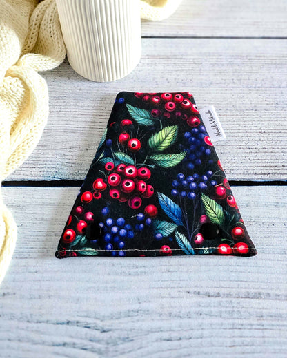 Nadelgarage Trio Berry Bloom – Beerendesign in Rot und Blau, handmade in Bayern von Nadelmikado