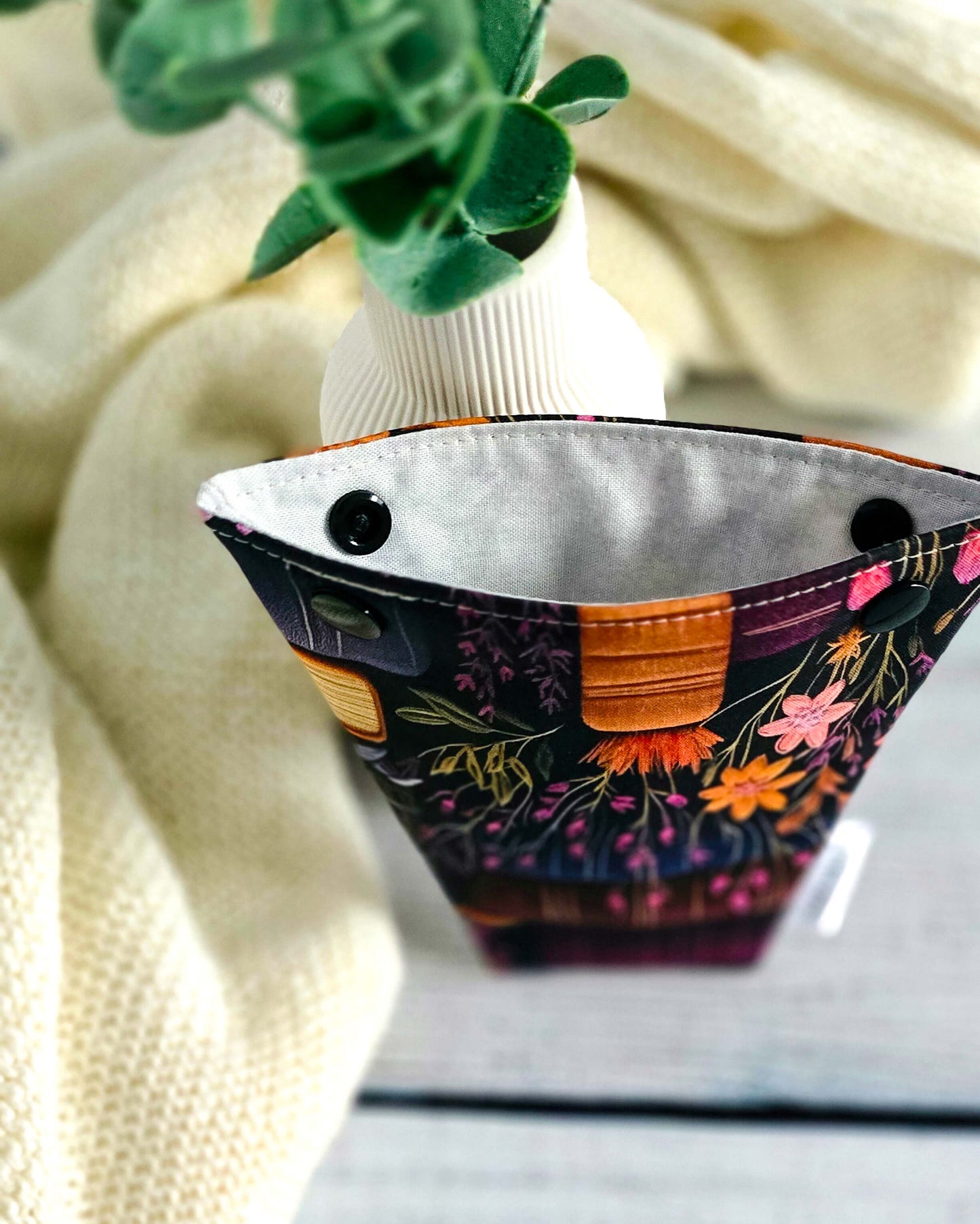 Nadelgarage Trio Book Bloom – Bücher & Blütenmotiv, handgenäht in Bayern von Nadelmikado