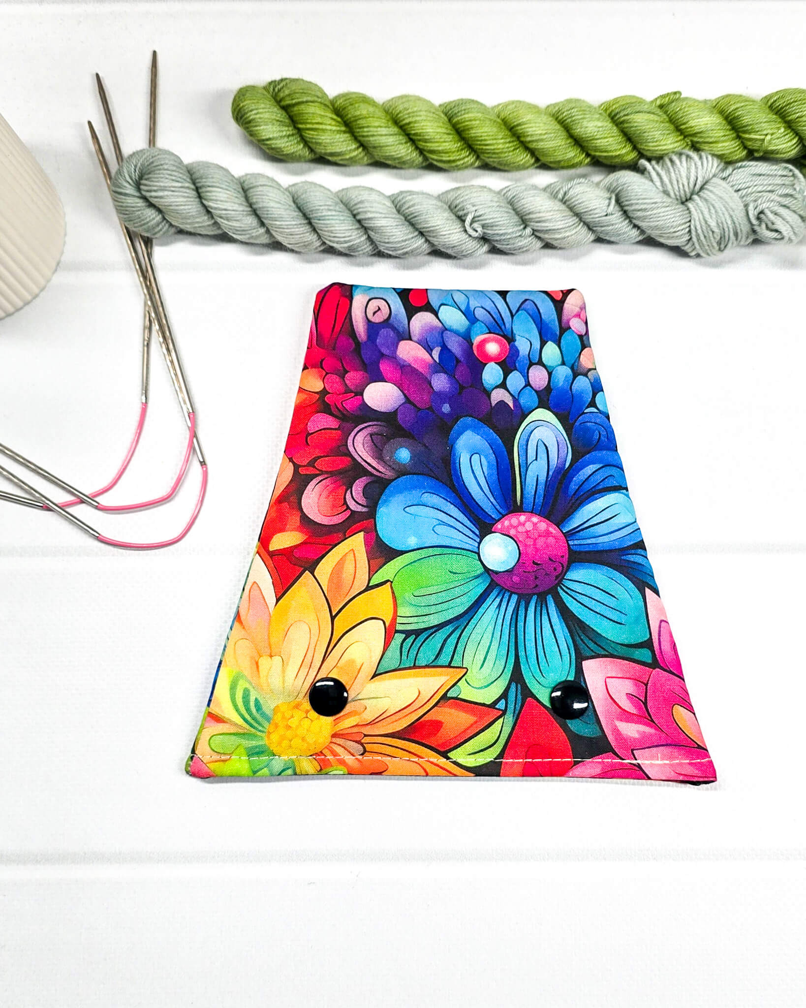 Nadelgarage Trio mit buntem Blumenmotiv von Nadelmikado - handgenäht in Bayern