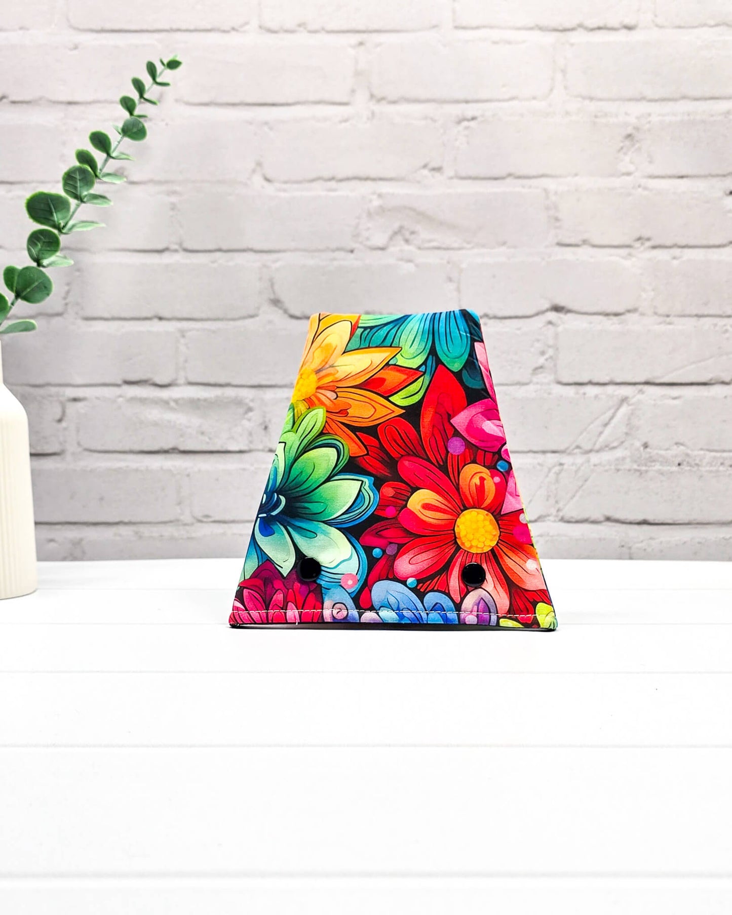 Nadelgarage Trio mit buntem Blumenmotiv von Nadelmikado - handgenäht in Bayern