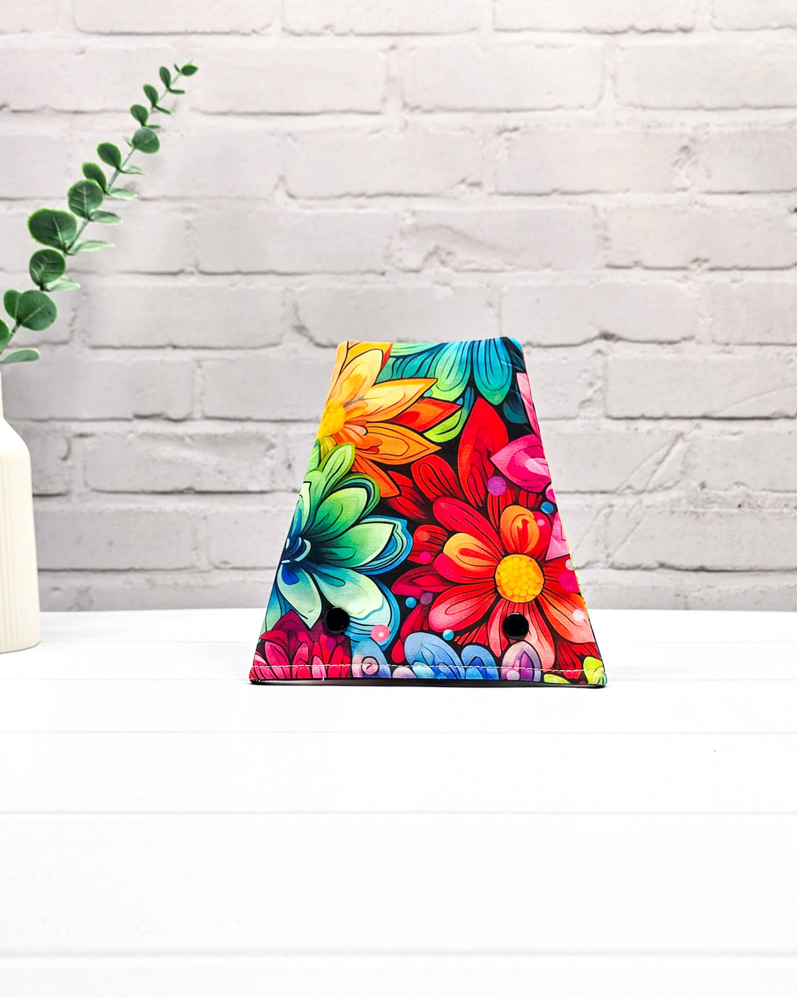 Nadelgarage Trio mit buntem Blumenmotiv von Nadelmikado - handgenäht in Bayern