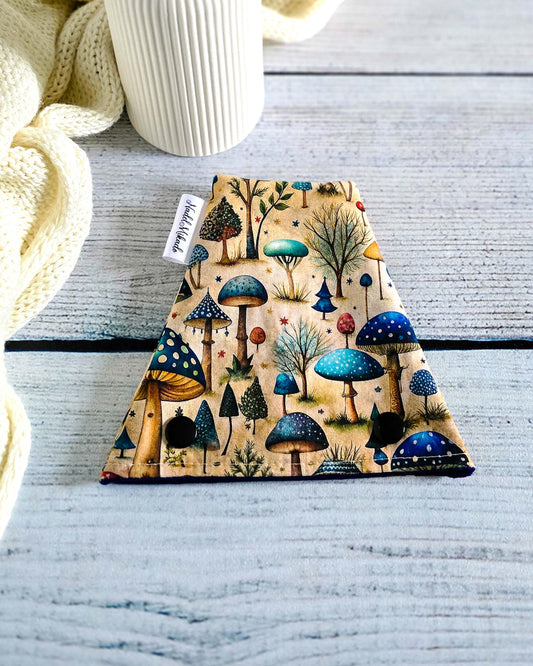 Nadelgarage Trio Forest Mushrooms – Pilzmotiv in Blau-Braun, handmade in Bayern von Nadelmikado