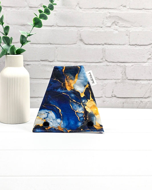 Nadelgarage Trio Golden Lines – Blau-Gold-Design, handgenäht in Bayern von Nadelmikado