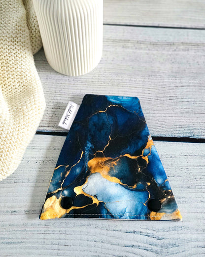 Nadelgarage Trio Golden Lines – Blau-Gold-Design, handgenäht in Bayern von Nadelmikado