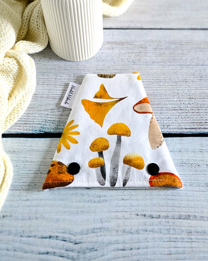 Nadelgarage Trio Golden Mushrooms – Pilzmotiv in Gelb und Orange, handmade in Bayern von Nadelmikado