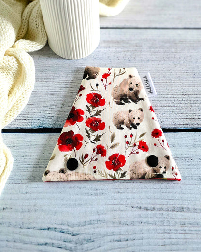 Nadelgarage Trio Little Bears – Bärenmotiv mit Mohnblüten, handmade in Bayern von Nadelmikado