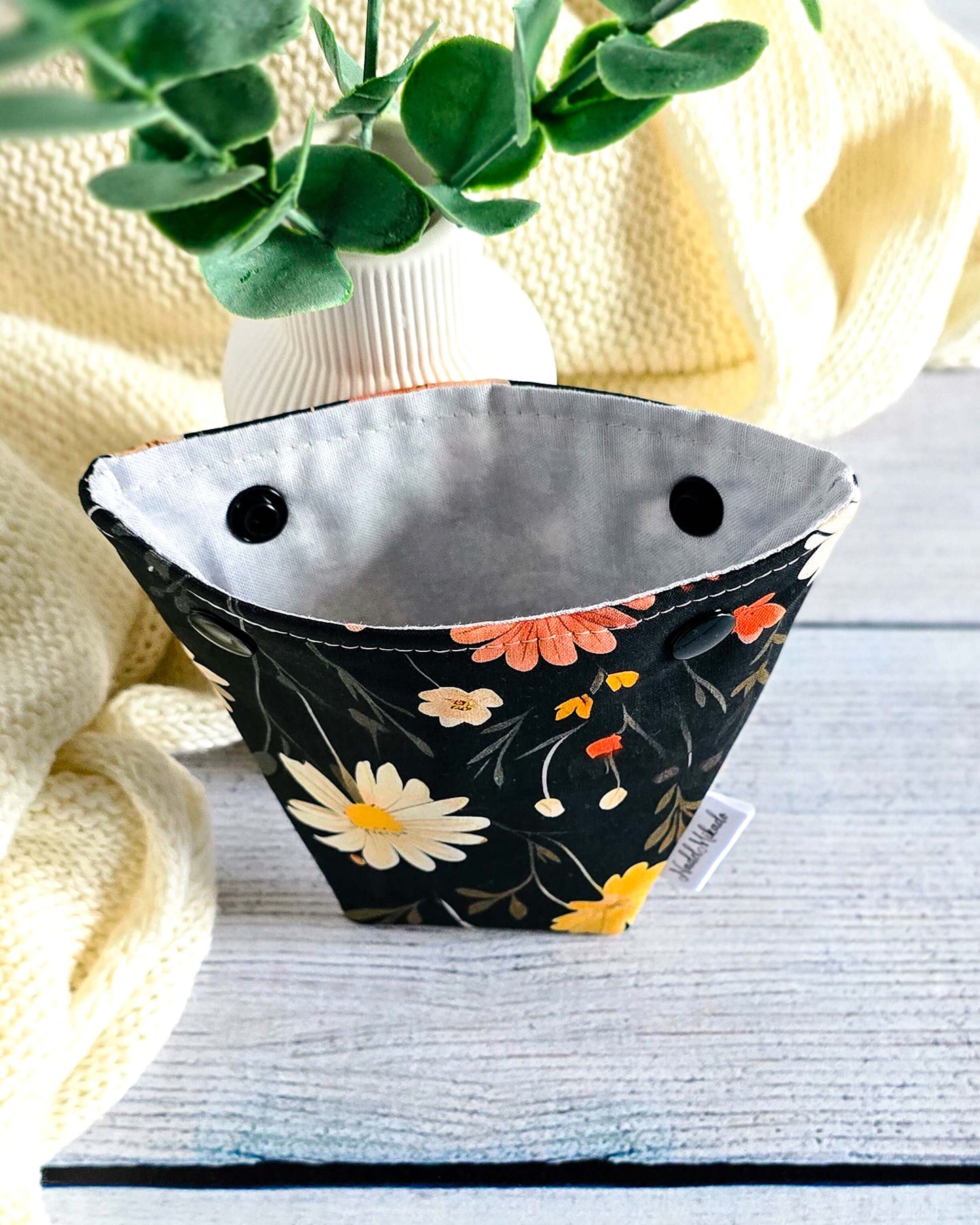 Nadelgarage Trio Meadow Whisper – Blumenmuster, handgenäht in Bayern von Nadelmikado