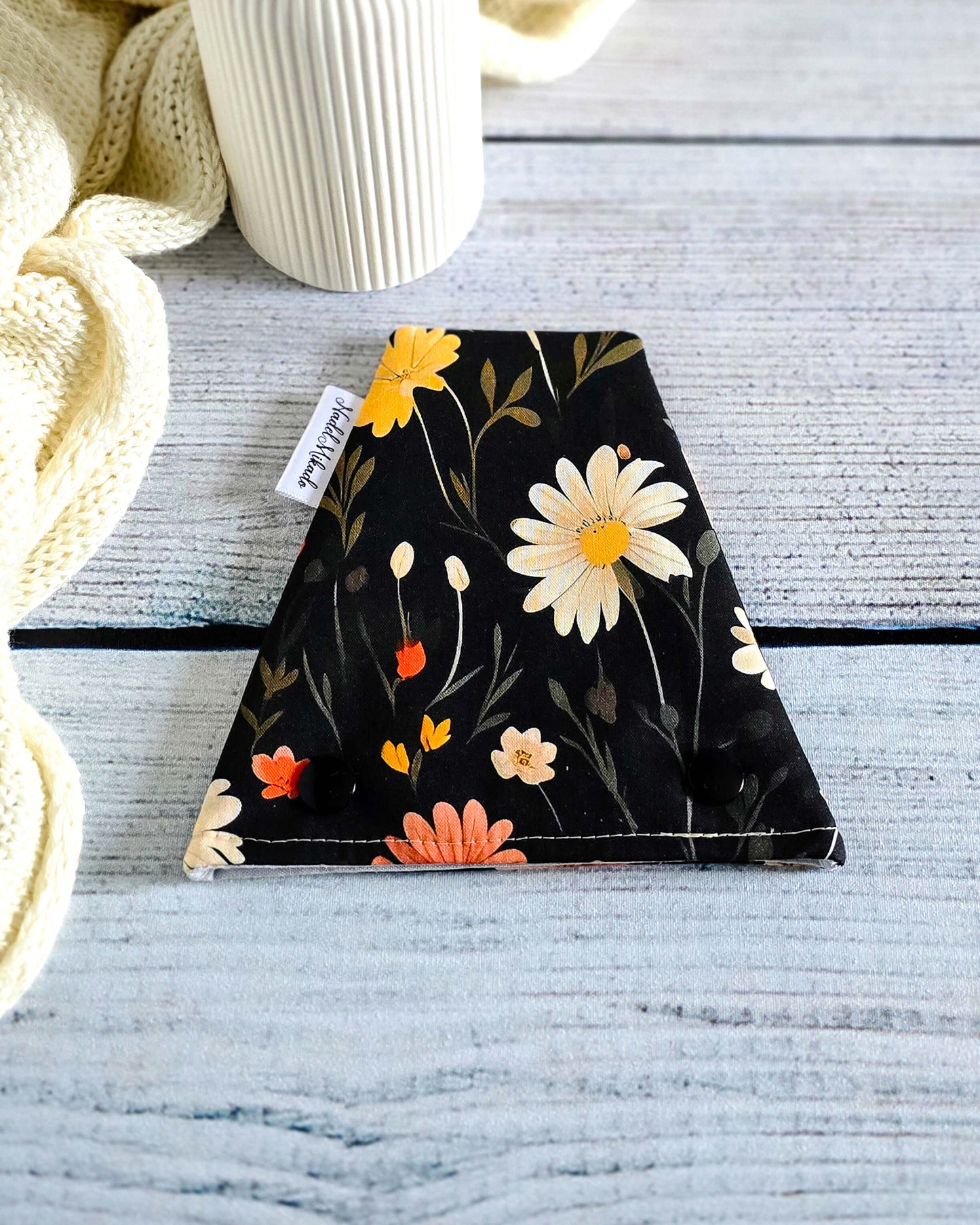 Nadelgarage Trio Meadow Whisper – Blumenmuster, handgenäht in Bayern von Nadelmikado