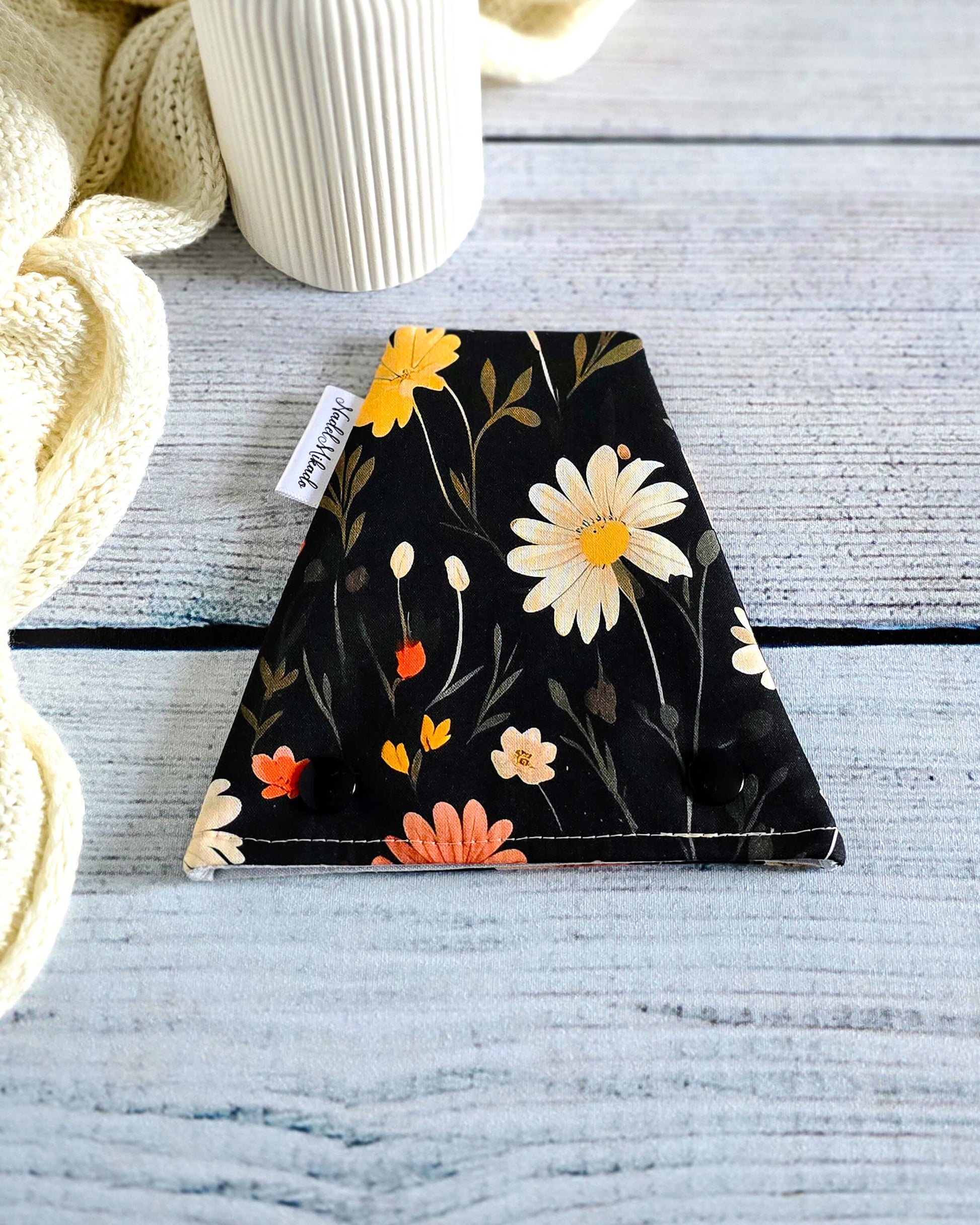 Nadelgarage Trio Meadow Whisper – Blumenmuster, handgenäht in Bayern von Nadelmikado