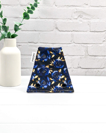 Nadelgarage Trio Midnight Blooms – Rosenmotiv in Dunkelblau mit Goldakzenten - Handmade in Bayern von Nadelmikado