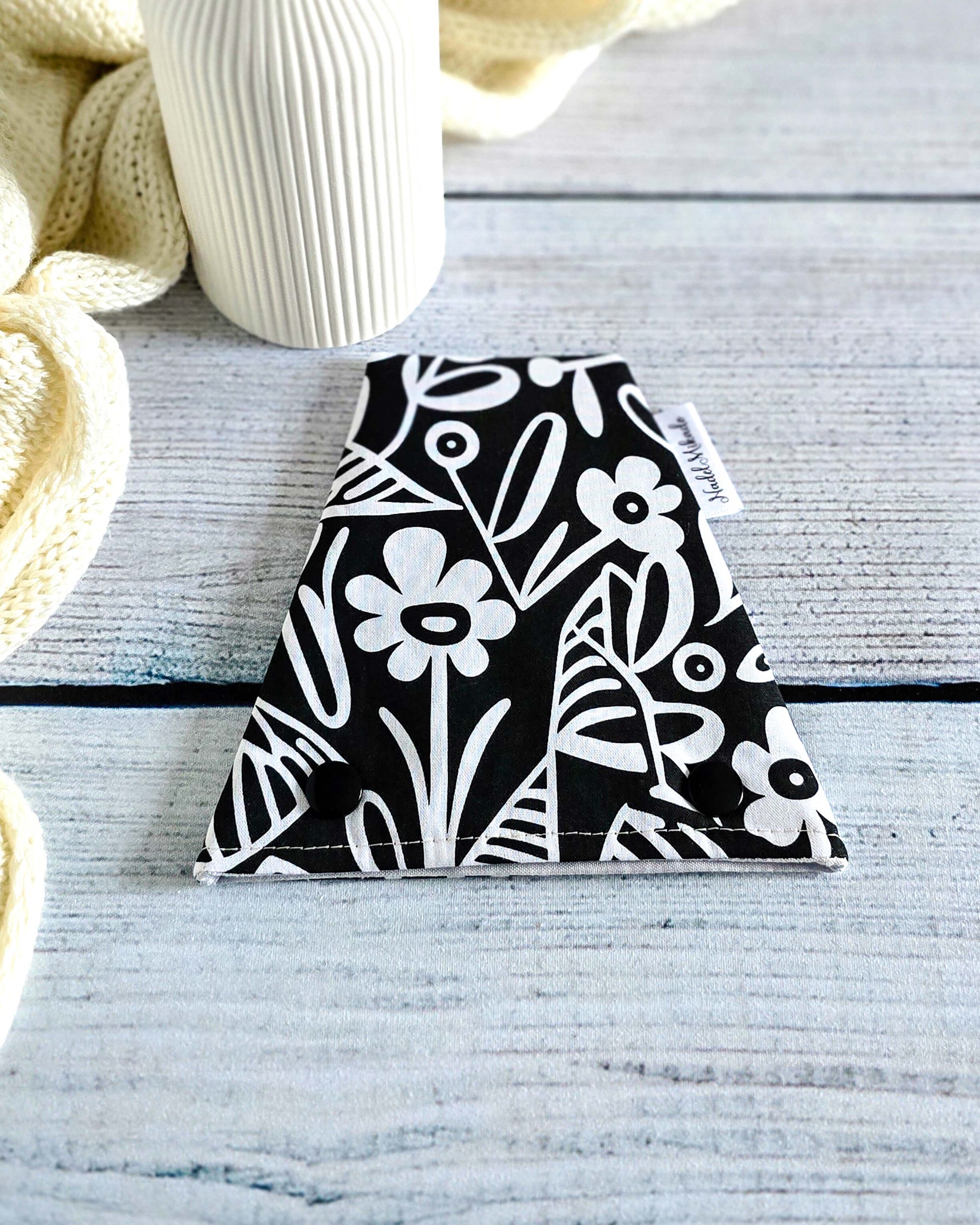 Nadelgarage Trio Nordic Bloom – schwarz-weißes Design, handgenäht in Bayern von Nadelmikado