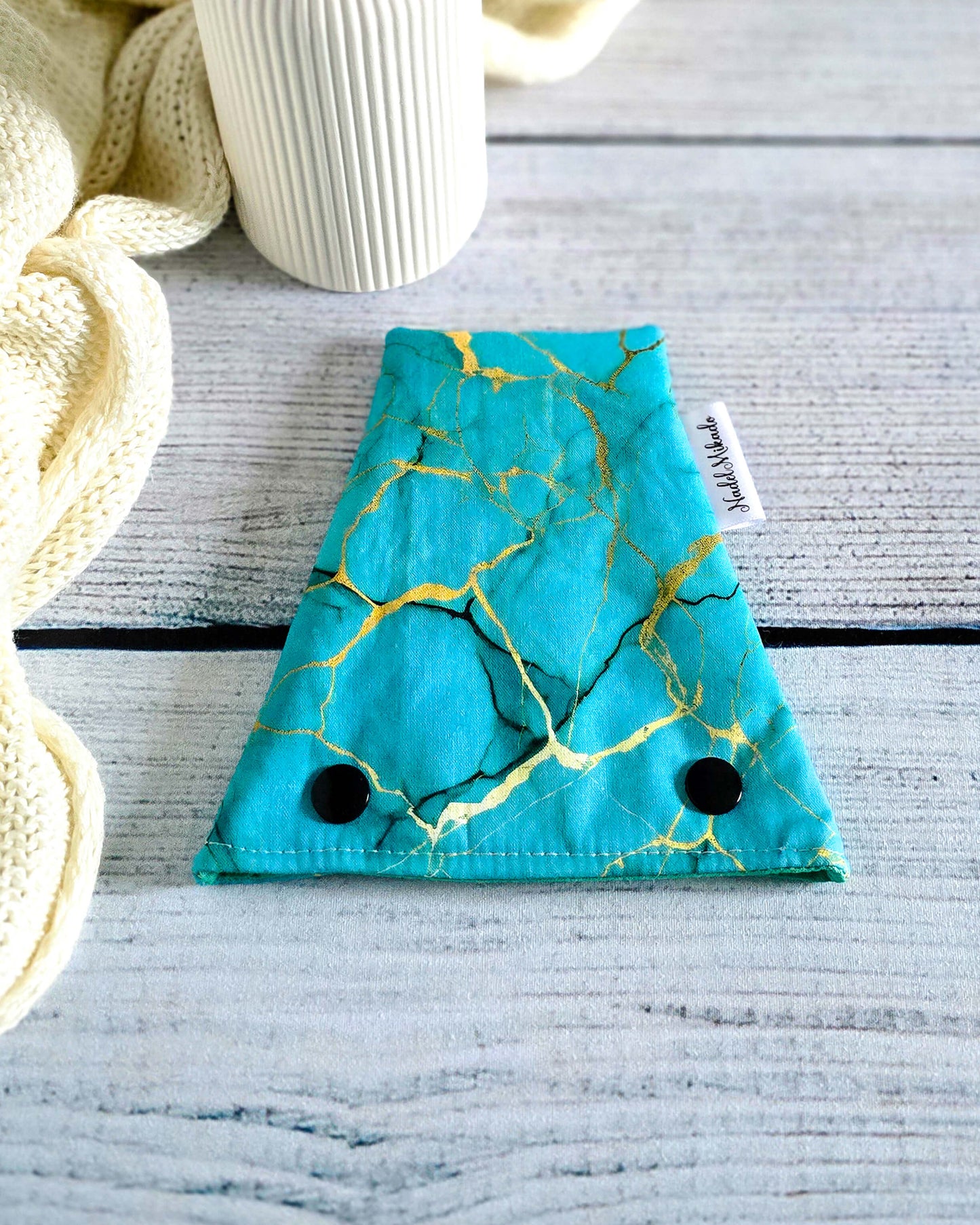 Nadelgarage Trio Ocean Marble – türkis-goldenes Marmormuster, handgenäht in Bayern von Nadelmikado