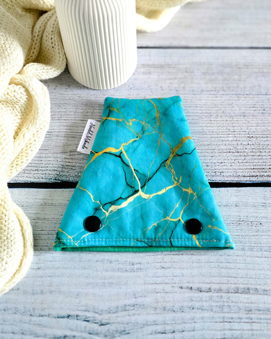 Nadelgarage Trio Ocean Marble – türkis-goldenes Marmormuster, handgenäht in Bayern von Nadelmikado
