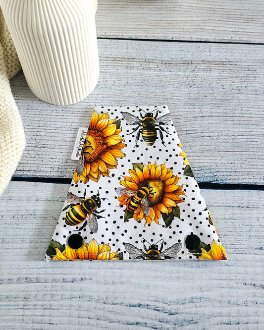 Nadelgarage Trio Sunny Buzz – Bienen & Sonnenblumenmotiv, handgenäht in Bayern von Nadelmikado