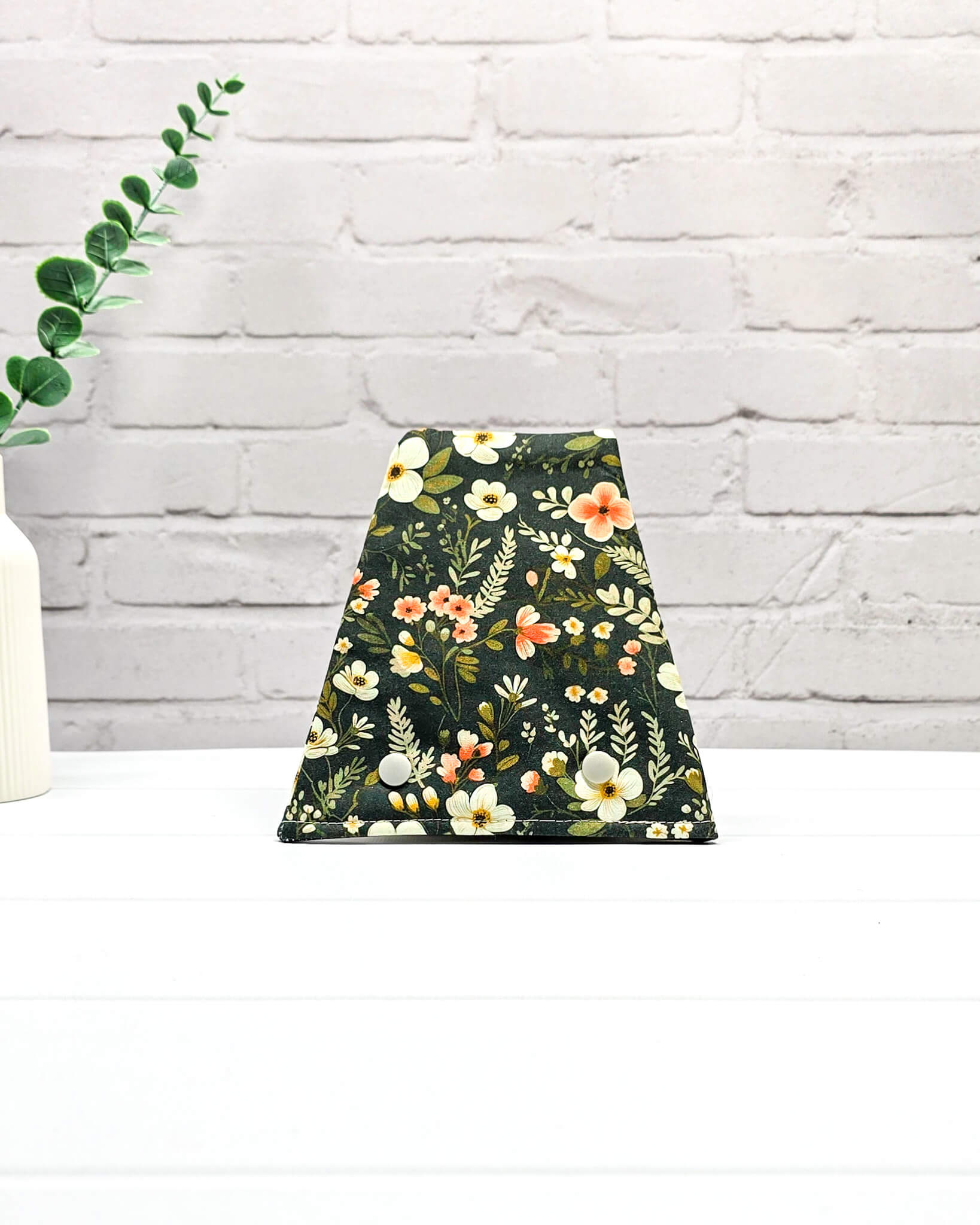 Nadelgarage Trio mit floralem Muster von Nadelmikado - handgenäht in Bayern