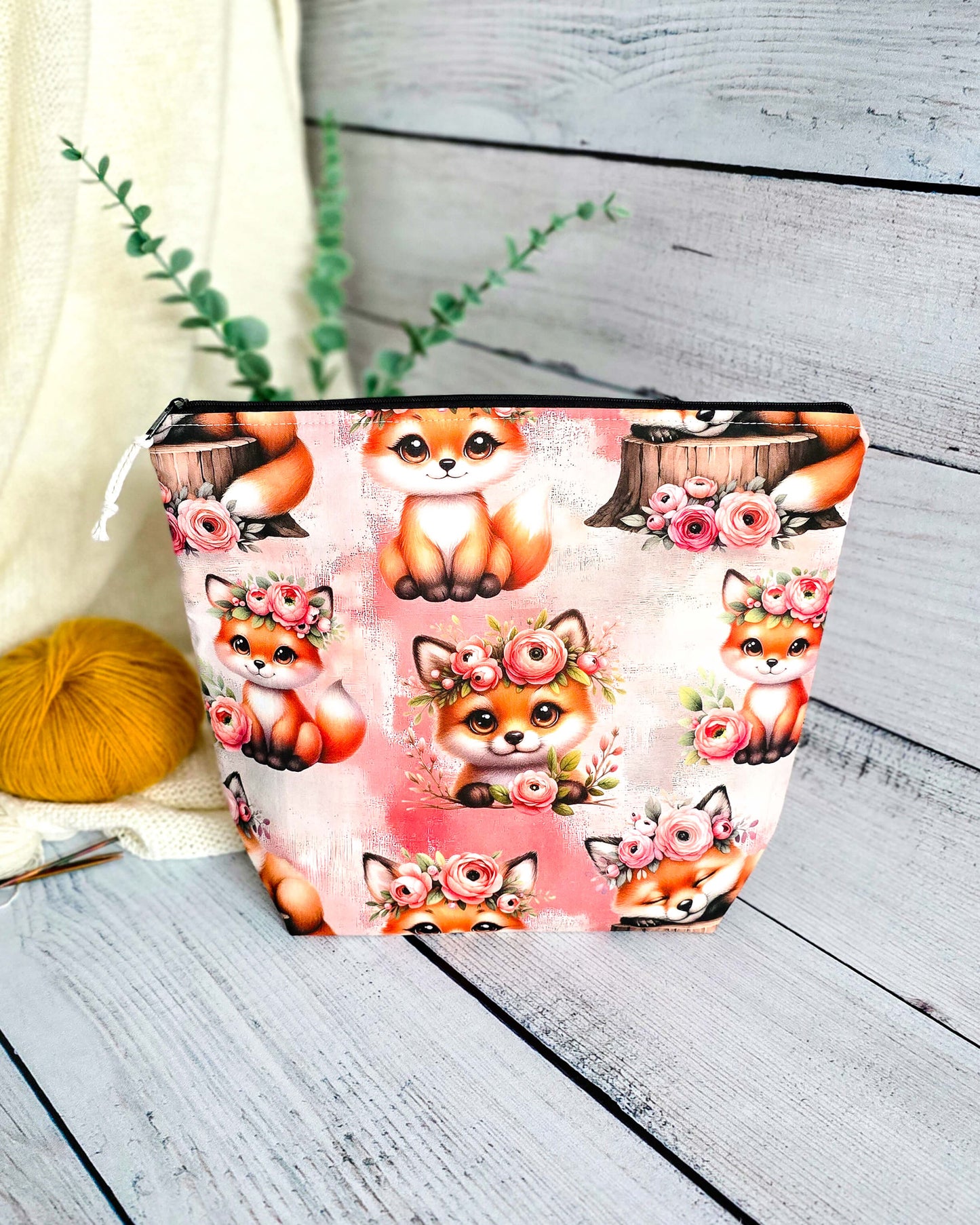 Njord Bag Foxy Bloom – Projekttasche mit Fuchs & Blumenmotiv, handgenäht in Bayern von Nadelmikado