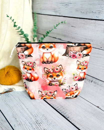 Njord Bag Foxy Bloom – Projekttasche mit Fuchs & Blumenmotiv, handgenäht in Bayern von Nadelmikado