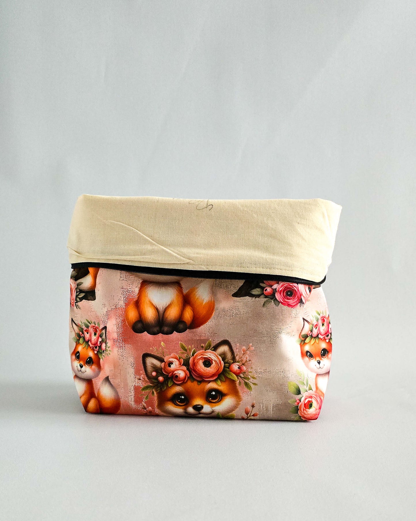 Njord Bag Foxy Bloom – Projekttasche mit Fuchs & Blumenmotiv, handgenäht in Bayern von Nadelmikado