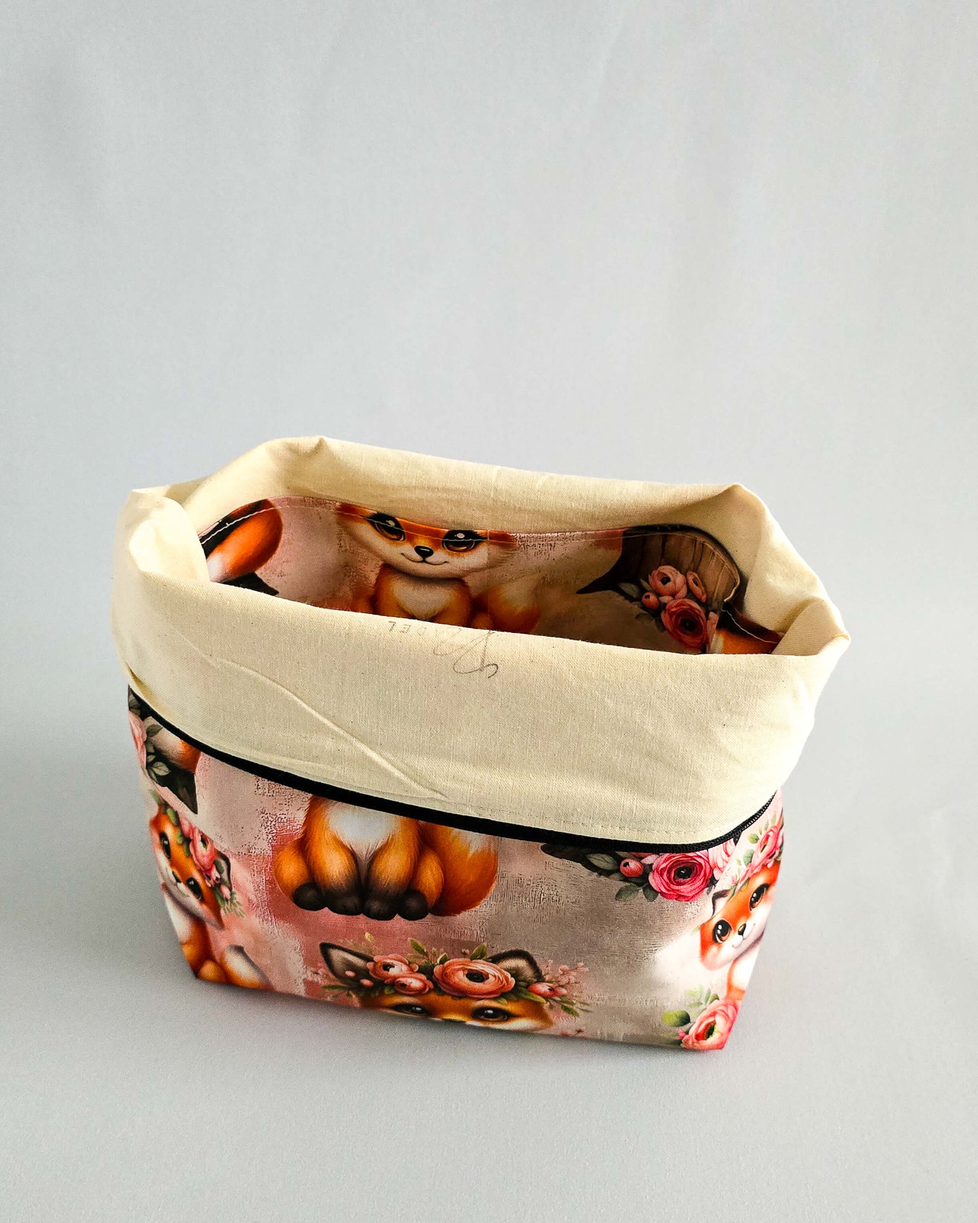 Njord Bag Foxy Bloom – Projekttasche mit Fuchs & Blumenmotiv, handgenäht in Bayern von Nadelmikado