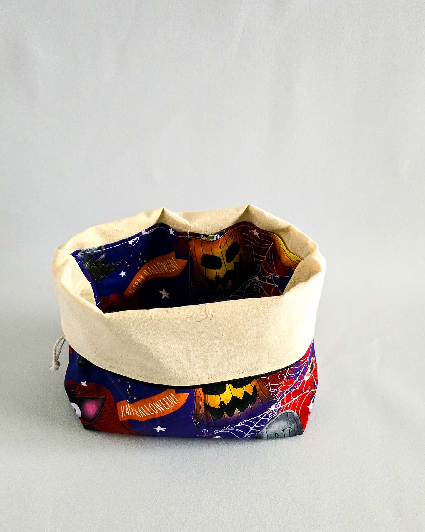 Njord Bag Spooky Stitch – Projekttasche mit Halloween-Motiv, handgenäht in Bayern von Nadelmikado