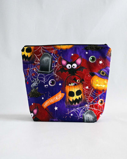 Njord Bag Spooky Stitch – Projekttasche mit Halloween-Motiv, handgenäht in Bayern von Nadelmikado