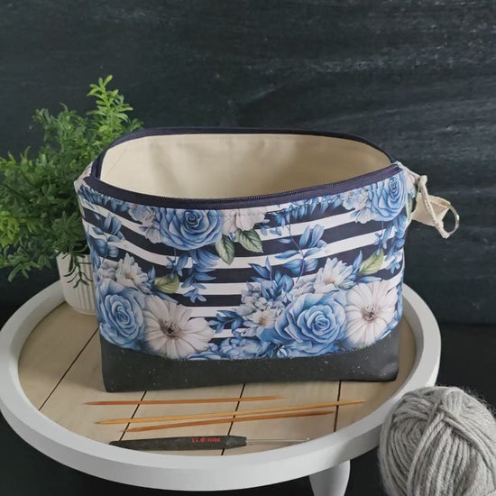 Video der Projekttasche „Nordlichtrose“ mit Rundumansicht, zeigt Design, Größe und Funktionalität im Detail.
