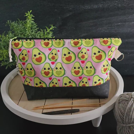 Video: Handgemachte Projekttasche "Avocado Love" in 360°-Ansicht – entdecke Design, Form und Funktion.