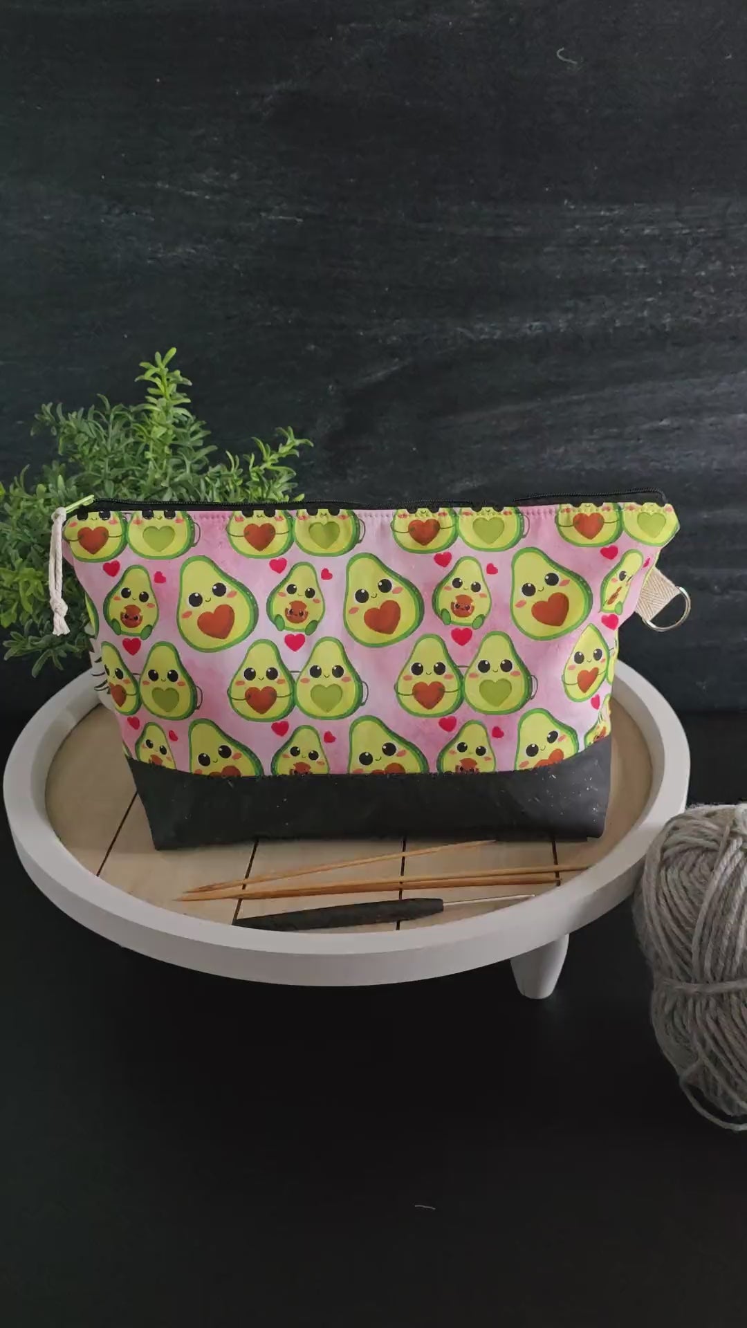Video: Handgemachte Projekttasche "Avocado Love" in 360°-Ansicht – entdecke Design, Form und Funktion.