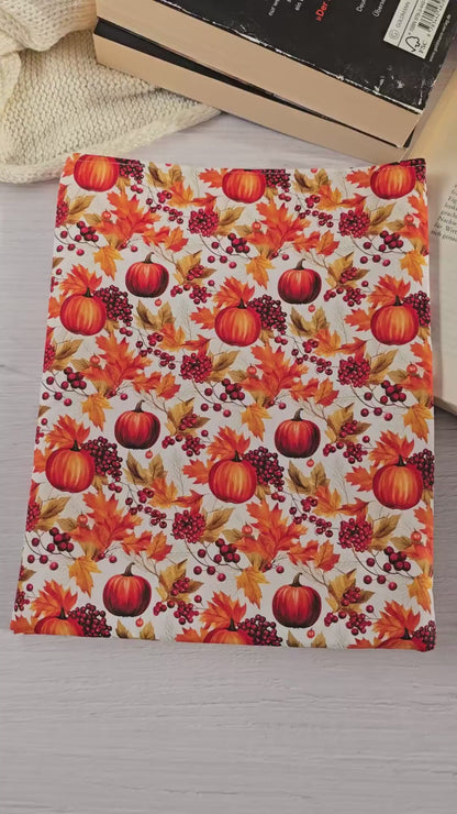 Stilvolle Buchhülle im Herbstlook – perfekt zum Schützen und Verschönern Deiner Bücher.