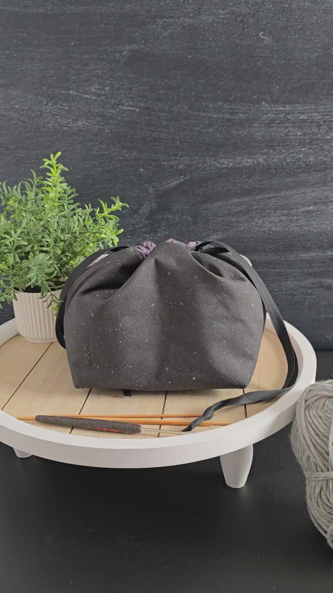 Video: die Edda Bag "Schlüsselzauber" im Detail – von der hochwertigen Verarbeitung bis zur praktischen Nutzung für Strick- und Häkelprojekte