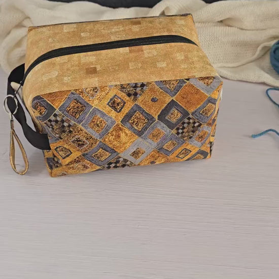 Elegante Projekttasche Fenja Bag Solea Gold, vielseitig nutzbar für Strickzubehör, Wolle oder Kosmetik