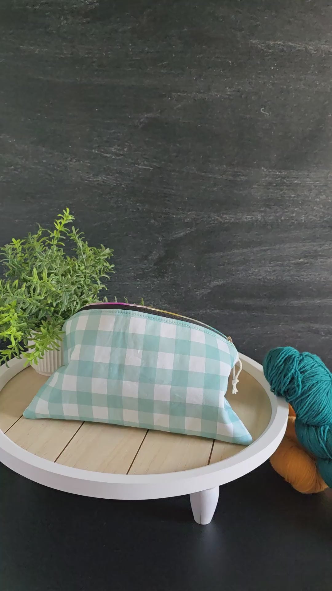 Kurzes Produktvideo der Runa Mintgrid – praktische Zubehörtasche für Strickzubehör und Kosmetik