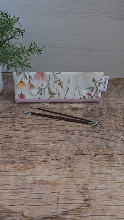 Nadelgarage für 15 cm Nadelspiele | Motiv: Cottage Core weiße Wildblumen