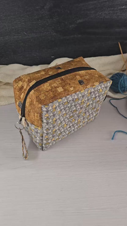 Hochwertige Verarbeitung der Fenja Bag Triangold, perfekt als Geschenk oder für den Eigengebrauch.