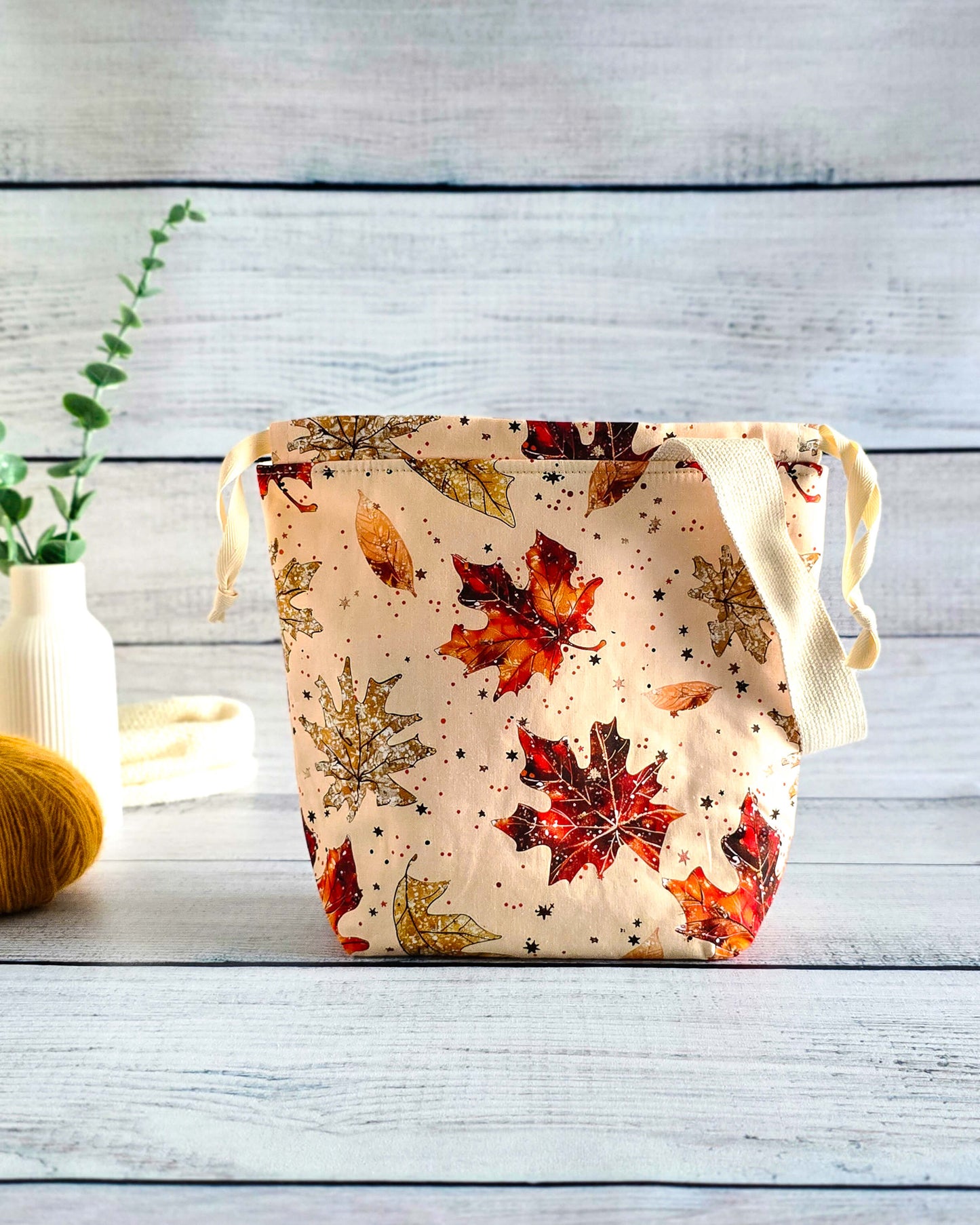 Projektbeutel Autumn Leaves – mit Kordelzug und Henkel, handgenäht in Bayern von Nadelmikado