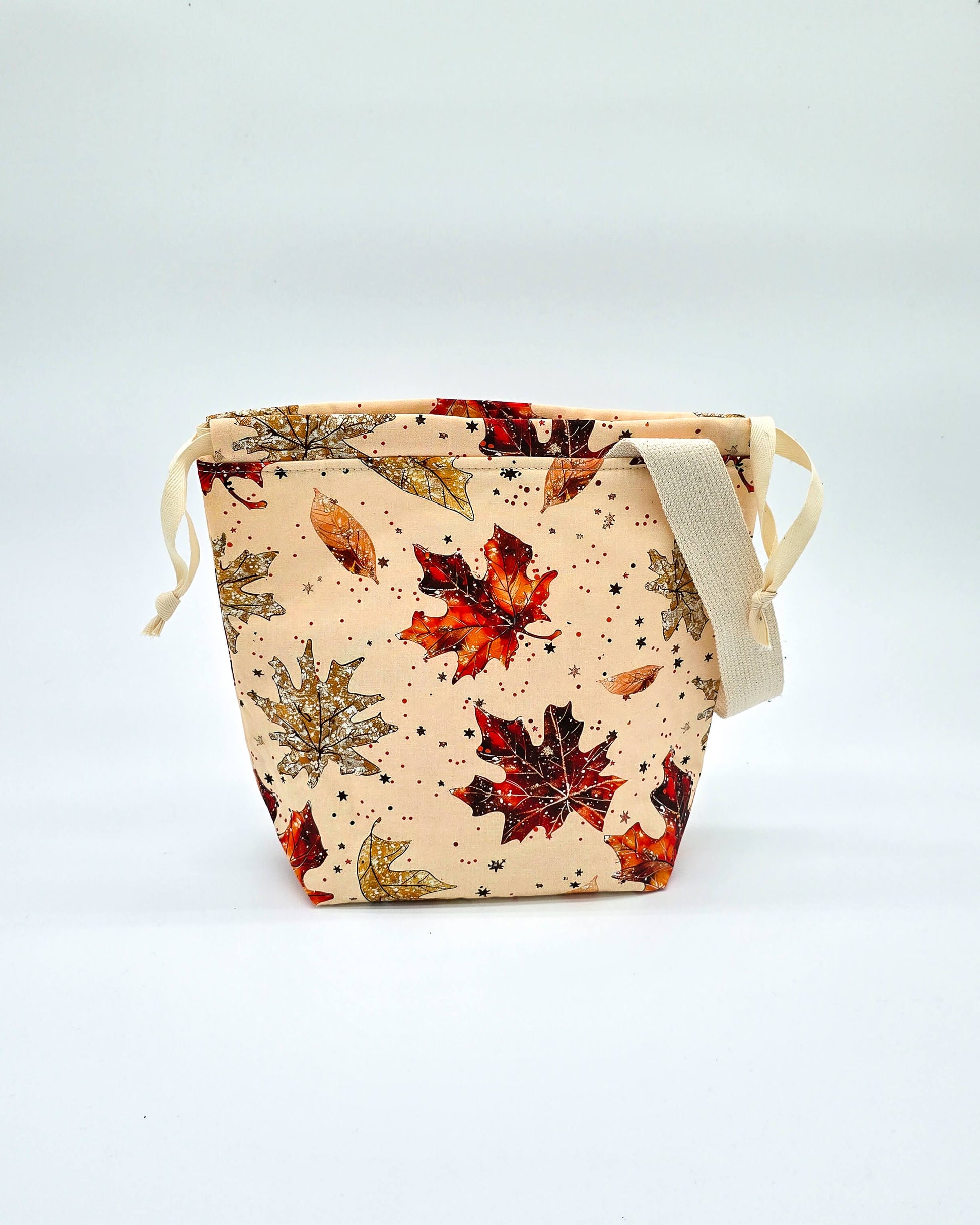Projektbeutel Autumn Leaves – mit Kordelzug und Henkel, handgenäht in Bayern von Nadelmikado
