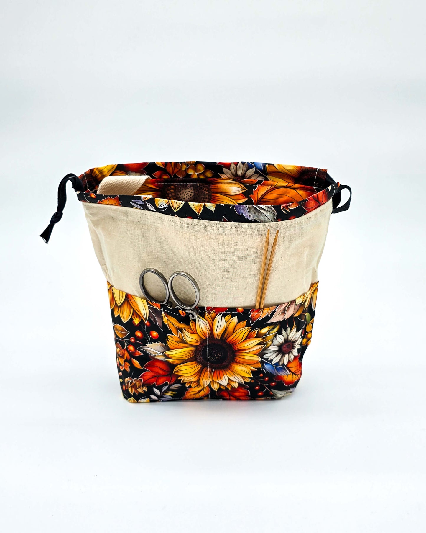 Projektbeutel Autumn Sunflower – mit Kordelzug und Henkel, handgenäht in Bayern von Nadelmikado