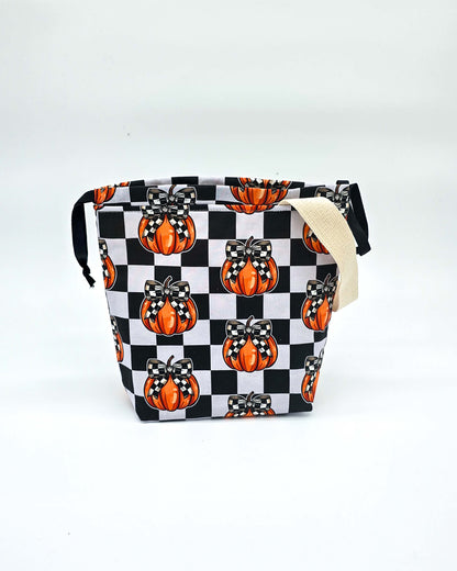 Projektbeutel Checkered Pumpkin – mit Kordelzug und Henkel, handgenäht in Bayern von Nadelmikado