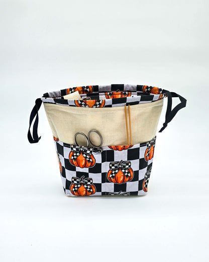 Projektbeutel Checkered Pumpkin – mit Kordelzug und Henkel, handgenäht in Bayern von Nadelmikado