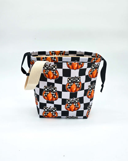 Projektbeutel Checkered Pumpkin – mit Kordelzug und Henkel, handgenäht in Bayern von Nadelmikado
