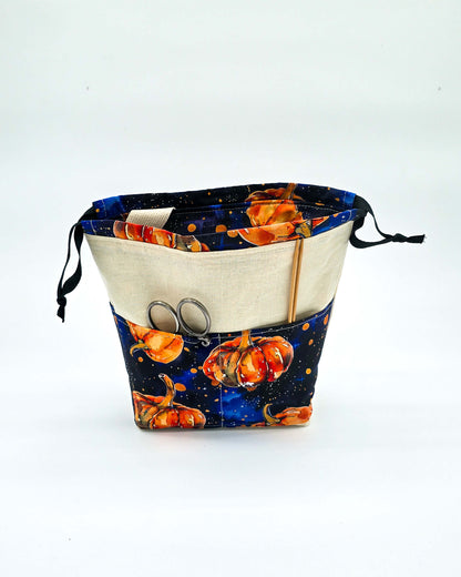 Projektbeutel Cosmic Pumpkin – mit Kordelzug und Henkel, handgenäht in Bayern von Nadelmikado