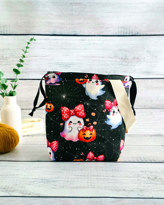 Projektbeutel Ghost & Bows – mit Kordelzug und Henkel, handgenäht in Bayern von Nadelmikado