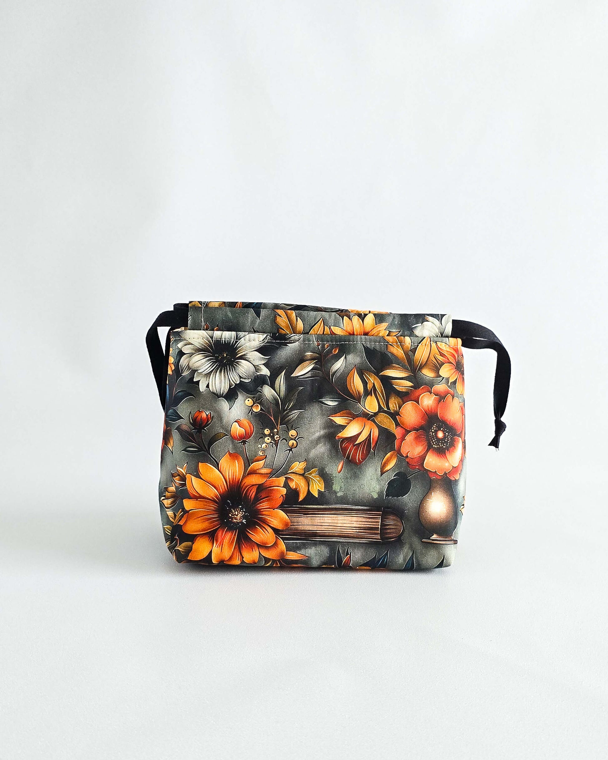 Lyra Projekttasche für Sockenprojekte, Herbstblumen-Design Made in Germany