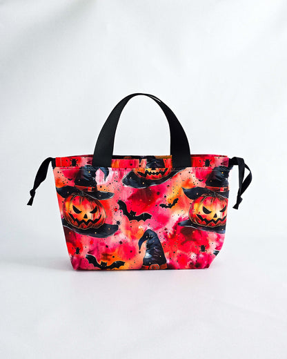 Alva Bag Hexenhut & Kürbisgesicht, handgenähte Projekttasche mit Halloween-Design aus Bayern von Nadelmikado